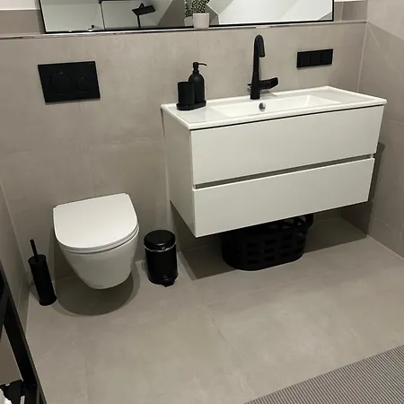 2 Zi Wohnung, Zentrale Lage Mit Parkplatz, 15 Min Vom Hbf Hamburg *