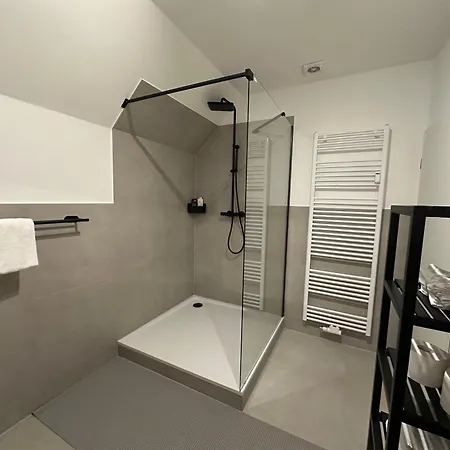 2 Zi Wohnung, Zentrale Lage Mit Parkplatz, 15 Min Vom Hbf Hamburg Pinneberg