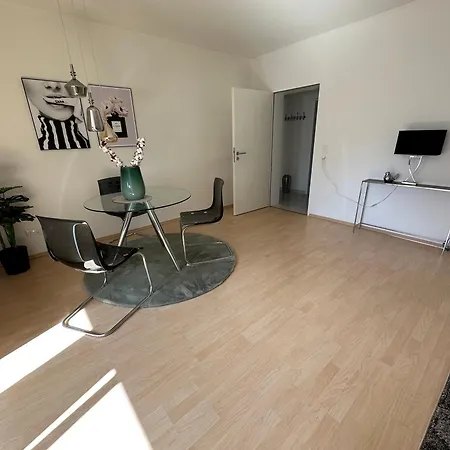 2 Zi Wohnung, Zentrale Lage Mit Parkplatz, 15 Min Vom Hbf Hamburg *