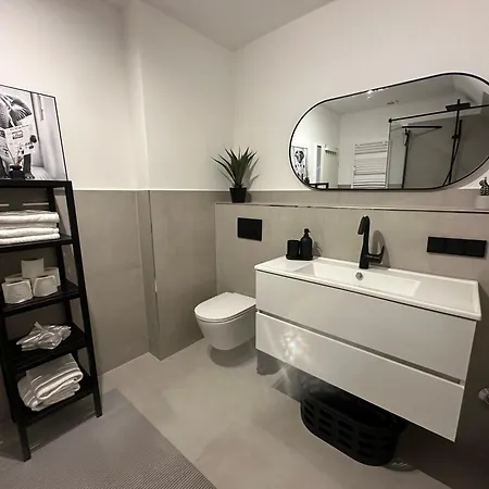 2 Zi Wohnung, Zentrale Lage Mit Parkplatz, 15 Min Vom Hbf Hamburg Pinneberg