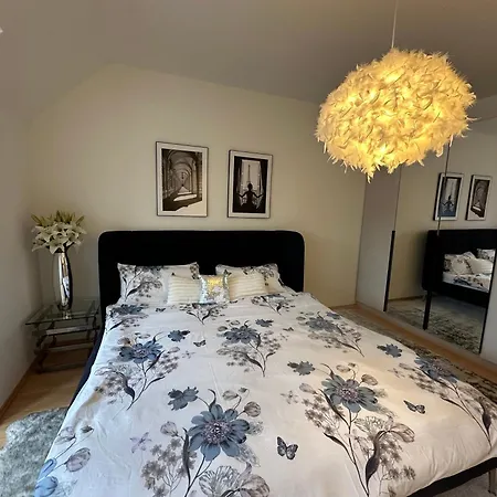 2 Zi Wohnung, Zentrale Lage Mit Parkplatz, 15 Min Vom Hbf Hamburg *