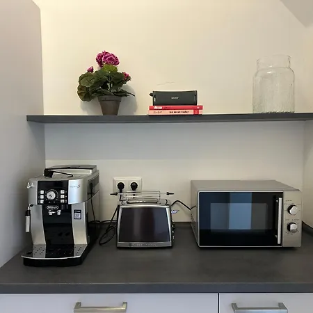 2 Zi Wohnung, Zentrale Lage Mit Parkplatz, 15 Min Vom Hbf Hamburg *